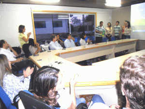 O Auxiliar Administrativo, Éder de Oliveira Brandão, que teve ação reconhecida é homenageado.