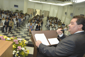 O Contador Ruberlei Bulgarelli, Presidente do CRC/MS, durante seu pronunciamento