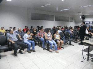 O Presidente do CRC/MS, CT Ruberlei Bulgarelli fala aos acadêmicos da FETAC - Faculdade de Educação, Tecnologia e Administração de Caarapó.