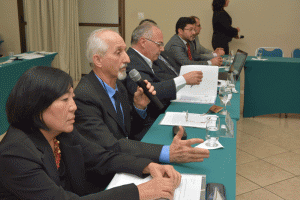 O Vice-Presidente de Controle Interno (ao microfone); a Vice-Presidente de Fiscalização, Ética e Disciplina (à direita) e o Vice-Presidente de Administração (à esquerda).