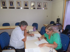 Membros da comissão durante os trabalhos. 