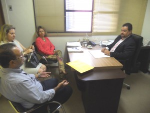 O Presidente Ruberlei Bulgarelli, a Diretora Selma Cristina, a Profª. Márcia e o Prof. Doutor Emanoel.