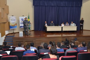 O Presidente do CRC/MS, Contador Ruberlei Bulgarelli fala aos novos profissionais. (Foto: Luiz Henrique)