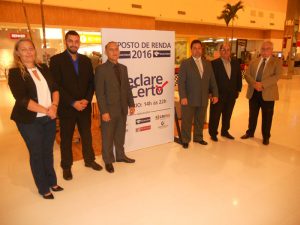 O Contador Ruberlei Bulgarelli, o Prof. Esmael Machado, o Auditor Willian Castro, a Vice-Presidente Iara Marchioretto, o Contador Carlos Farias e o Contador Francisco Gonçalves